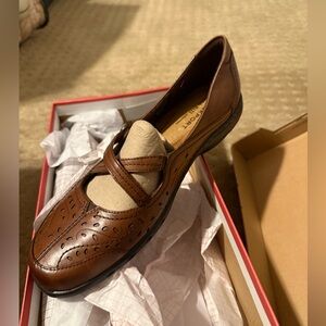 Brand new in box Cobb hill size 10 brown shoes
